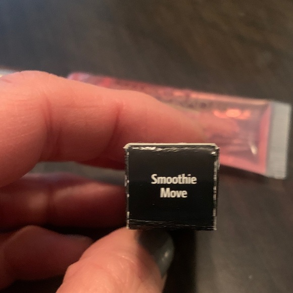 Bobbi Brown Lip Gloss & lip plumping gloss (2 pieces) - Picture 6 of 6